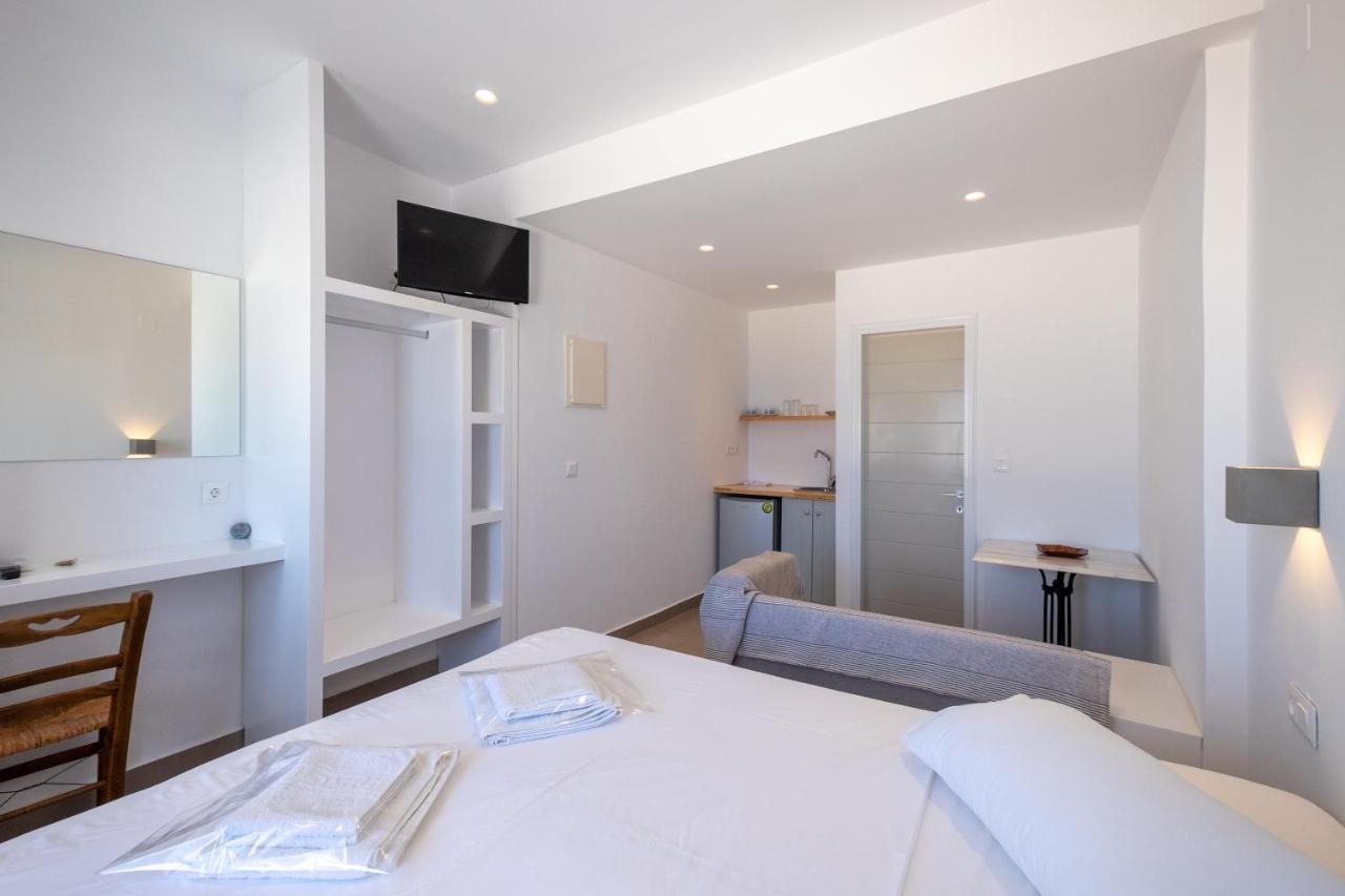 Lorenzo Studios&Suites Paros Naousa  Exterior foto